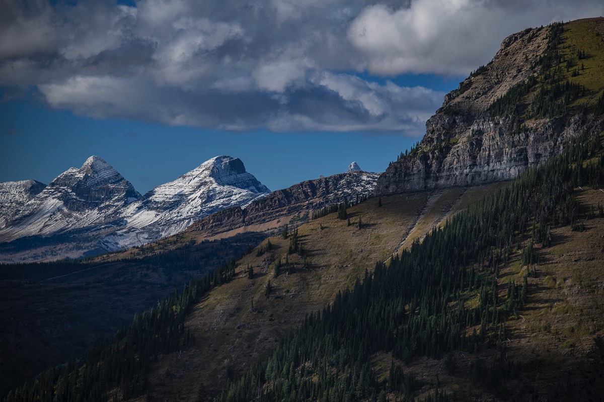 Haystack Butte and distant peaks from HIghline Trail